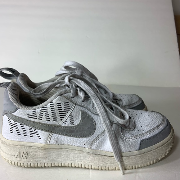 Nike Air Force 1 Size 4Y Kids White and reflective silver boys or girls sneaker - Picture 2 of 11